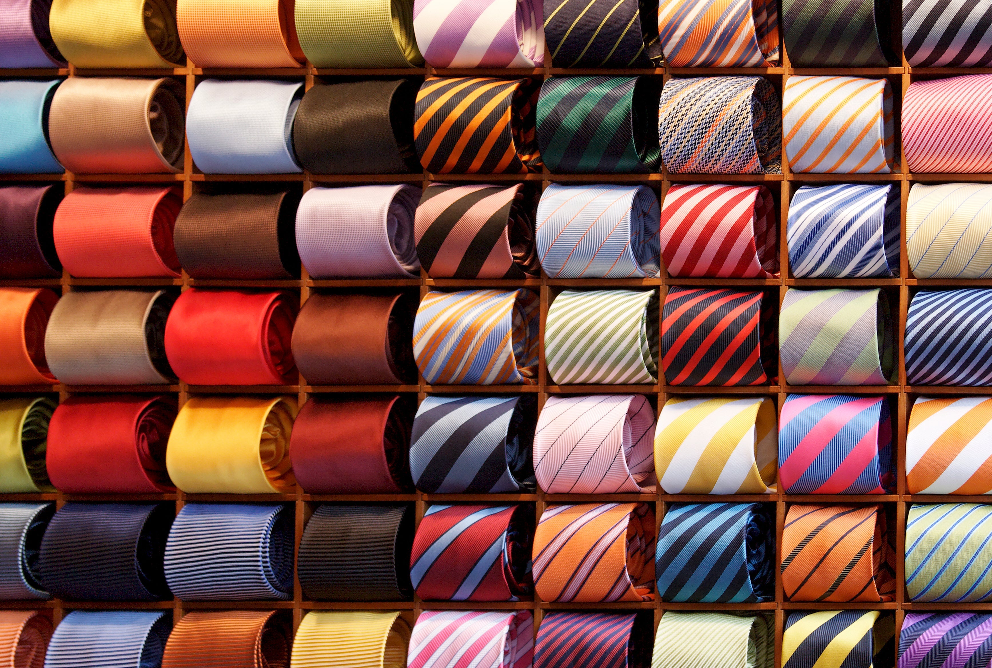 Roll neckties on the shelf tie organizer