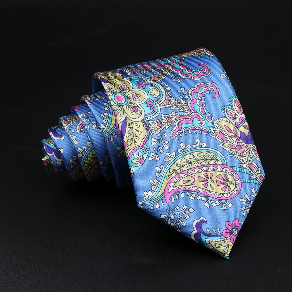 ماتي - ربطة عنق زرقاء فاتحة بنقشة بيزلي صفراء ووردية