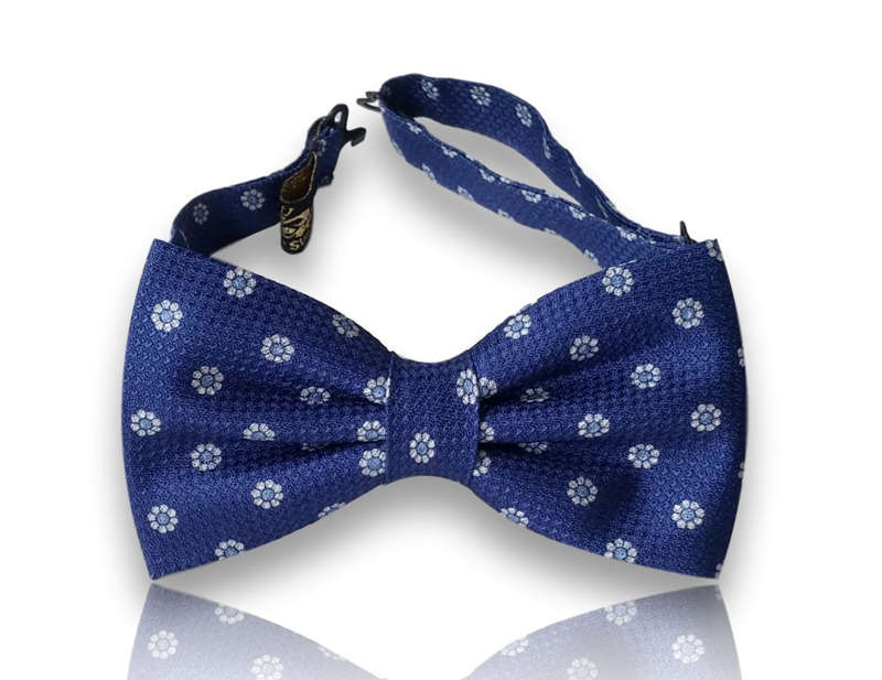 Mataplana navy silk bow tie with white and pale blue rosettes