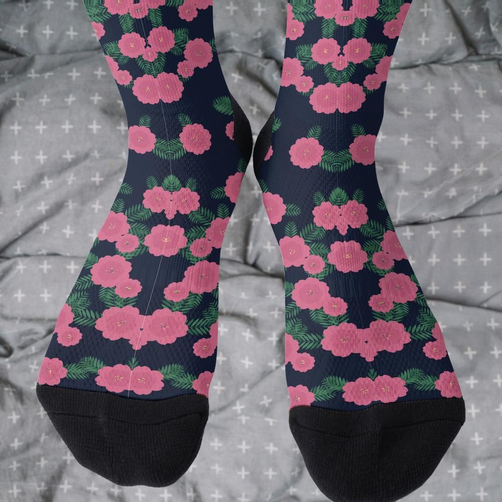 Matching tie pattern dress socks