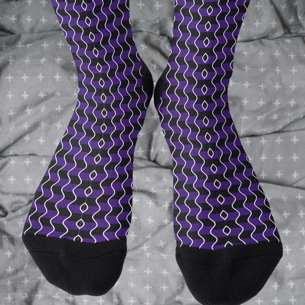 Matching tie pattern dress socks