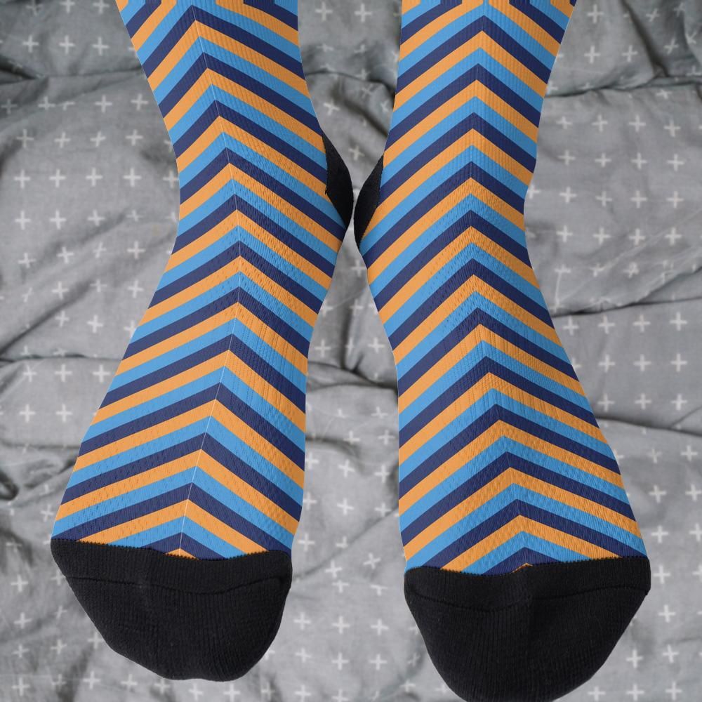 Matching tie pattern dress socks