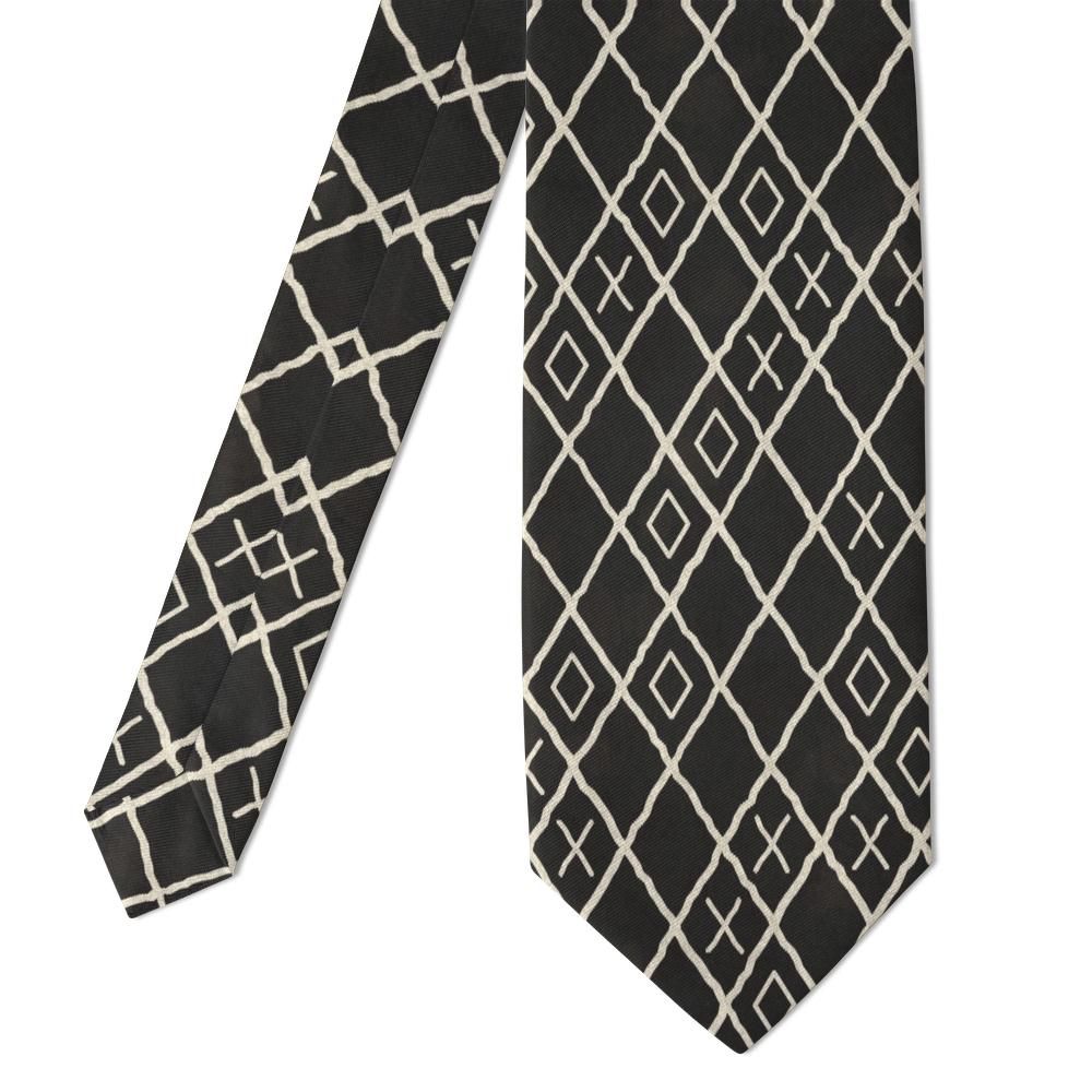 Trampe - Charcoal & Cream Berber Diamond Tie – Moody Rug Lattice for Evening Layers