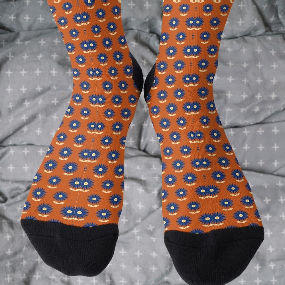 Matching tie pattern dress socks