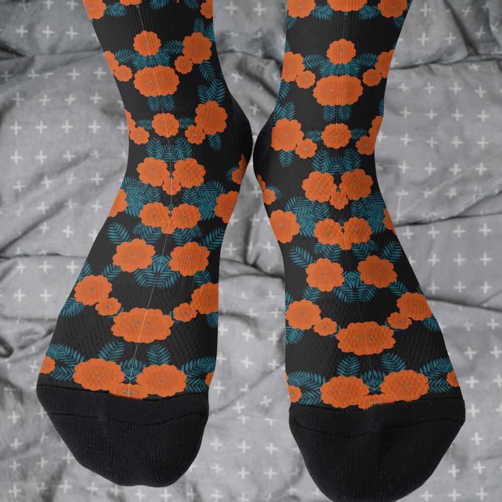 Matching tie pattern dress socks