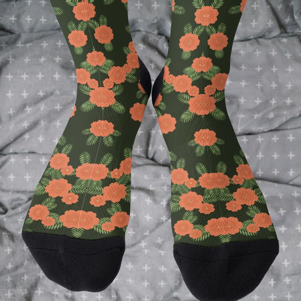 Matching tie pattern dress socks